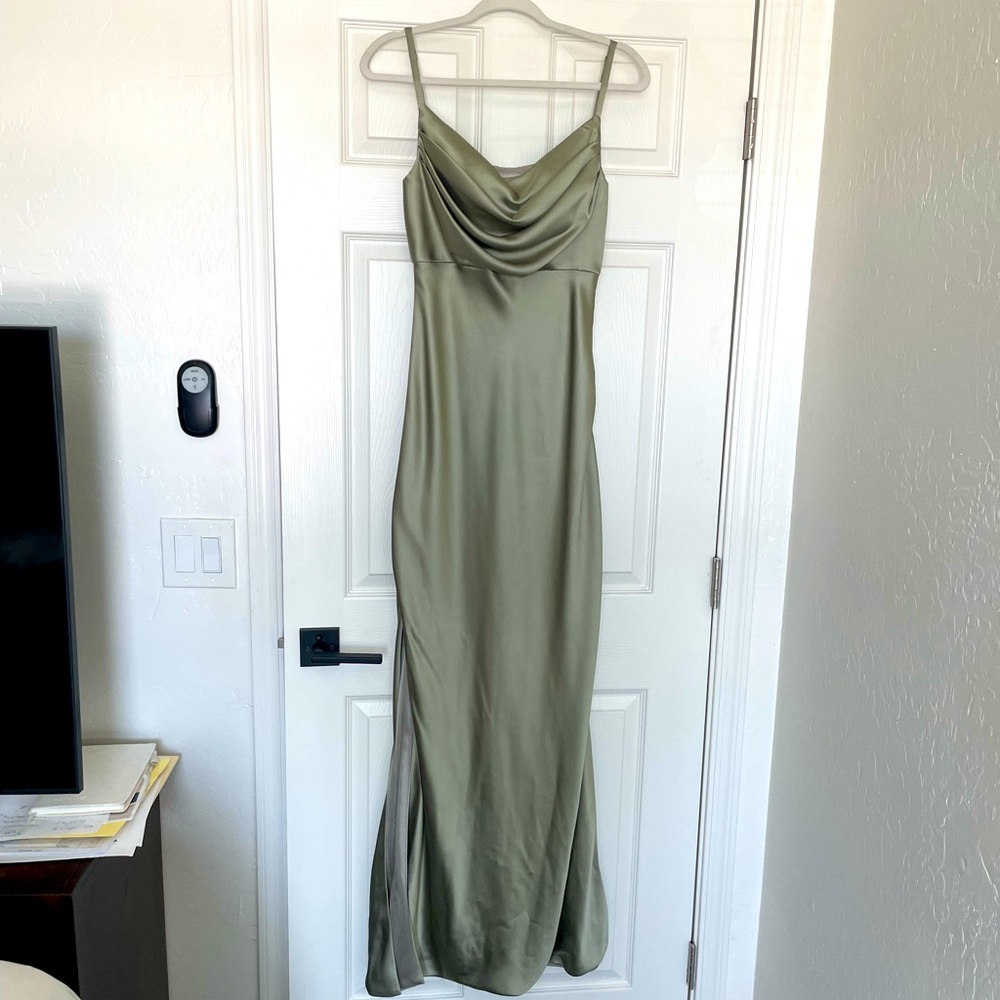 Silver Sage 🌿 Revelry Bridesmaid Dress Size 6, hemmed to 5’4-5’6. Skye Satin.